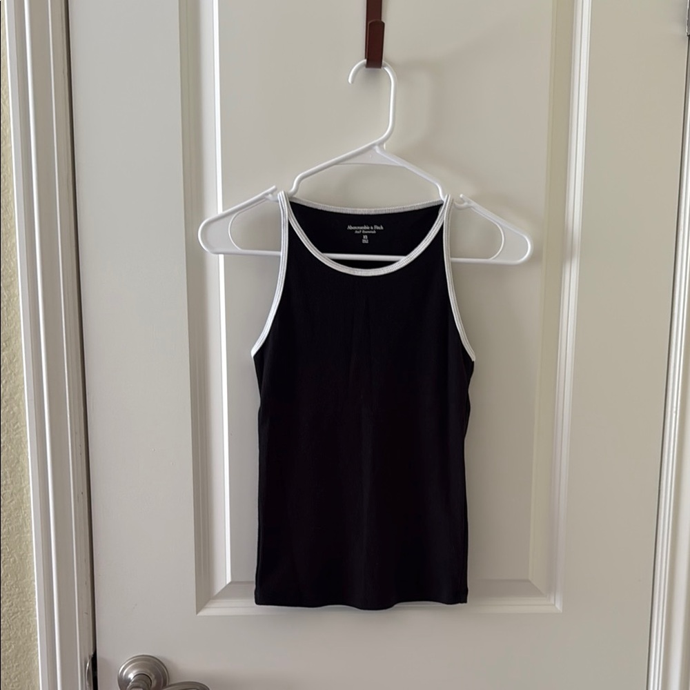 Abercrombie & Fitch Black and White Women's Tank Top